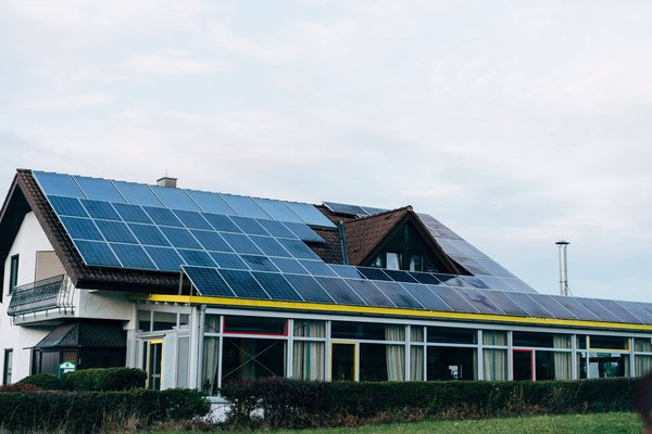 Rendre sa Maison Écologique et Économique : 10 Astuces Essentielles pour une Vie Verte