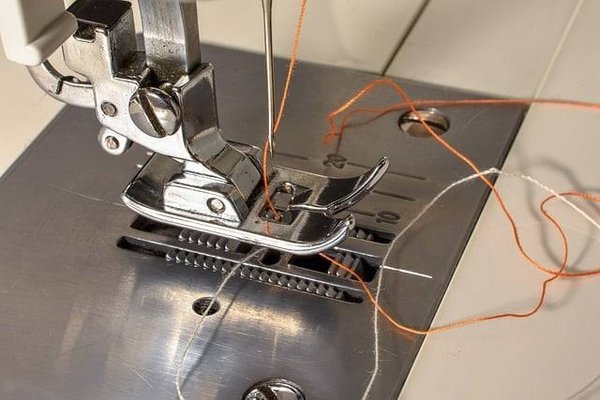 Les avantages méconnus d'une piqueuse plate industrielle pour une production textile efficace